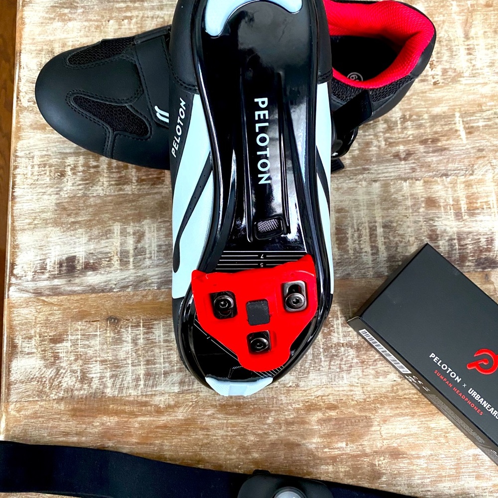 Peloton shoes with Headphones and ♥️ rate monitor